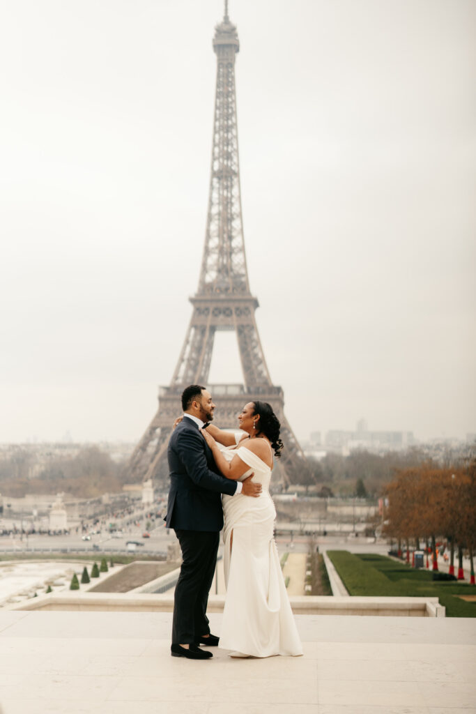 Couple Eiffel Tower elopement