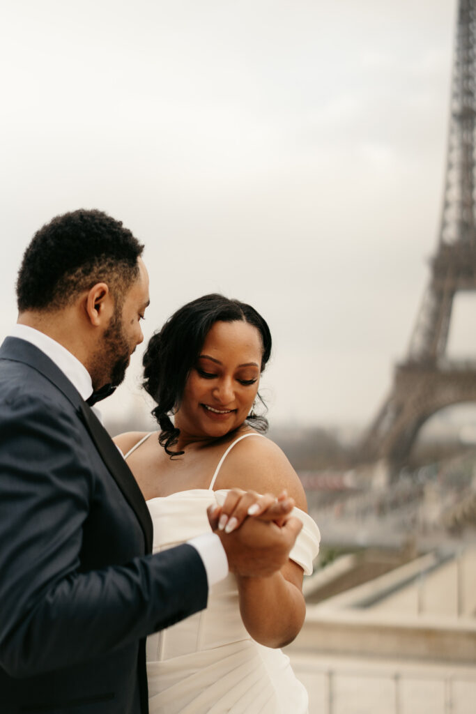 Couple Eiffel Tower elopement