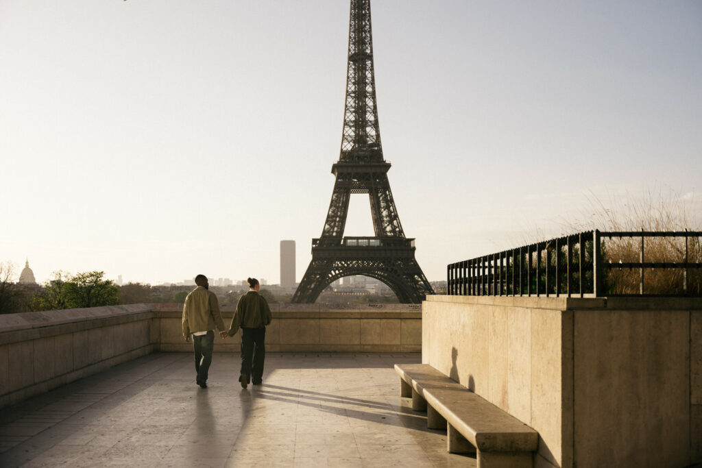 couple walking on trocadero place